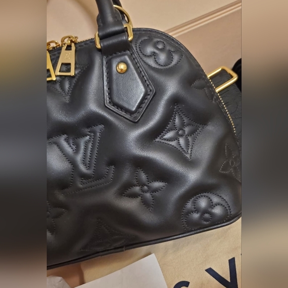 Louis Vuitton Alma BB Quilted calfskin embroidered Motif in great condition - Picture 15 of 16